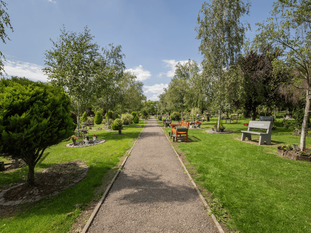 BAS - Basildon Crematorium - Gardens