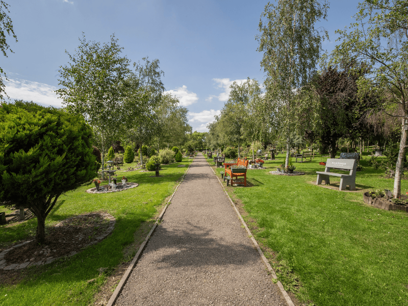 BAS - Basildon Crematorium - Gardens