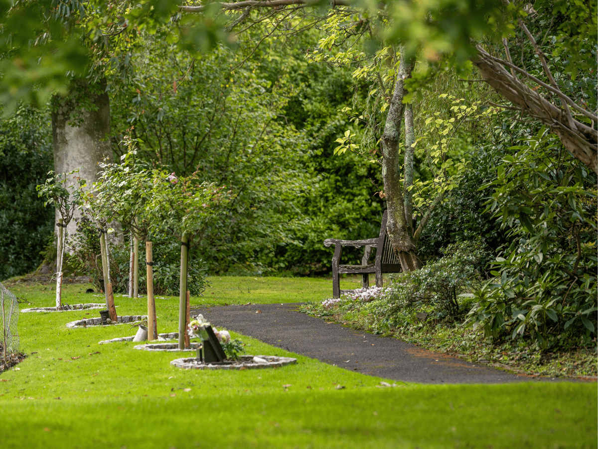 CHA - Charing Crematorium - Garden