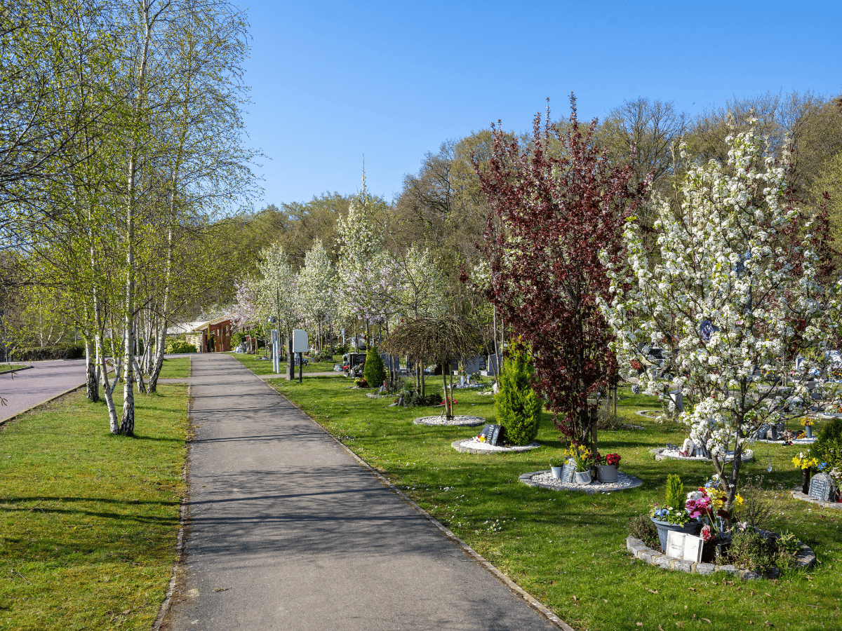 WOL - Woollensbrook Crematorium - Grounds 1